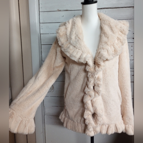 DAMSELLE New York Women's XS Cream Faux Fur Super Soft Ruffle Coat Satin Lined. - Picture 2 of 13